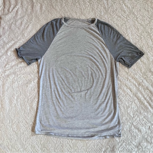 Lululemon Men’s Bodhi short sleeve two tone short sleeve tee - Picture 2 of 7